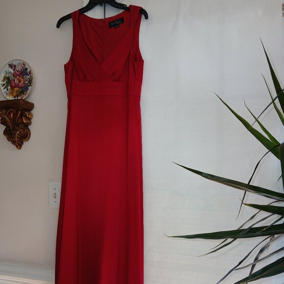 Nicole Miller Full Length Satin Formal Gown-Size 12---Valentine Red - Picture 1 of 5